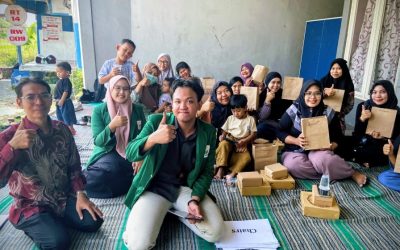Ibu Rumah Tangga sebagai Guru Bagi Anak Usia Sekolah di Rumah: Short Course Pengajaran Pedagogi Praktis Bahasa Inggris untuk Ibu-ibu PKK RW 009 Desa Pepelegi, Waru, Sidoarjo