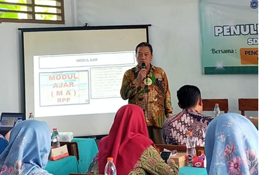 Pelatihan Penulisan Buku Ajar Berbasis AI di SDN 2